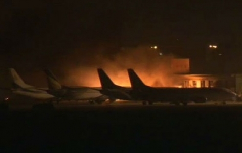 Militanlar havalimanına tekrar saldırdı