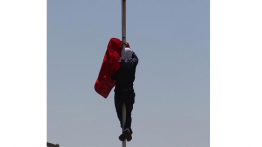 Bayrak indirme olayında 5 gözaltı