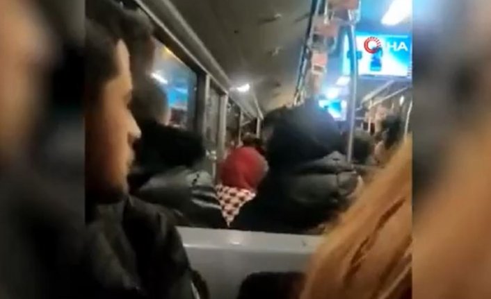 Metrobüste 'Ayağıma bastın' kavgası