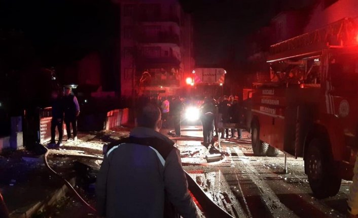 Kocaeli'de patlama: Olay yerine çok sayıda itfaiye, ambulans sevk edildi