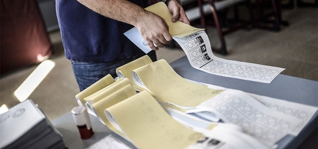 Oy pusulalarında artık fotoğraf olacak