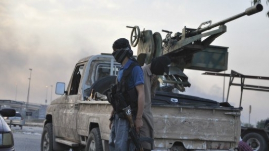 IŞİD iki kenti daha ele geçirdi