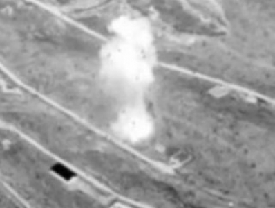 Irak ordusu Musul'u bombalıyor