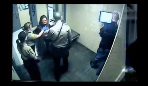 Amerika'da hücrede çıplak işkence skandalı