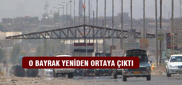 Musul'da eski Irak bayrakları