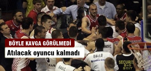 Partizan - Kızılyıldız derbisinde kavgası çıktı