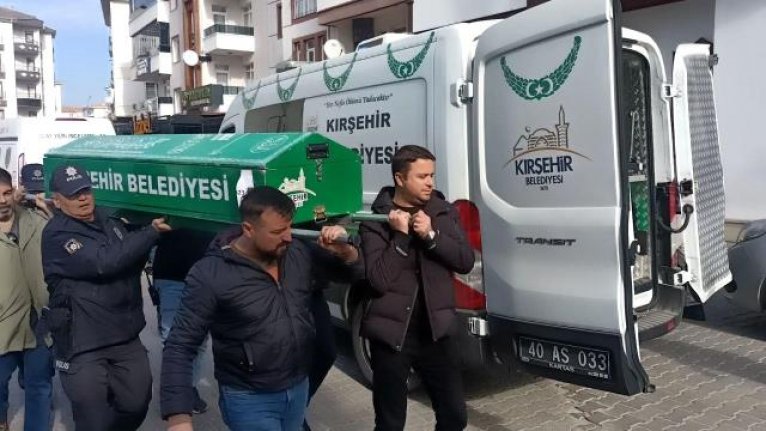 Boşanma aşamasındaki eşini 10 kurşunla öldürüp intihar etti