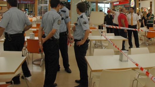 Polis pizza için dehşet saçtı!