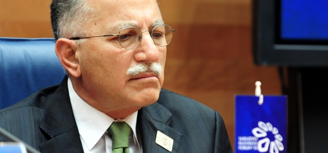 Ekmeleddin İhsanoğlu Twitter'da TT oldu