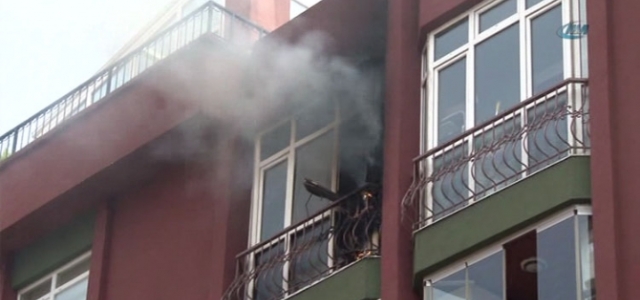 Kızartma yaparken evini yaktı!