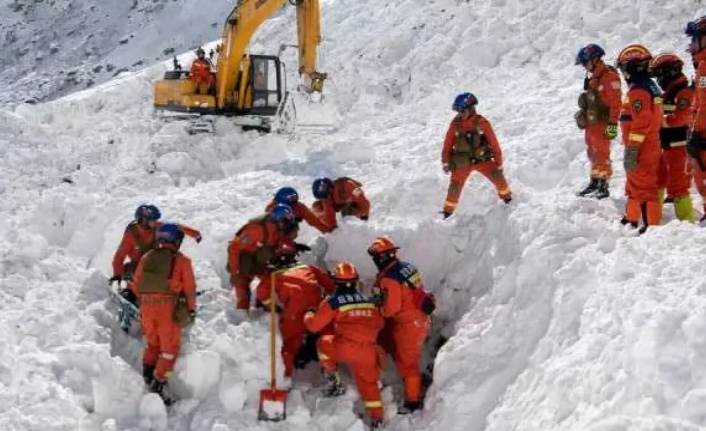 Çin'de çığ faciası: 28 ölü