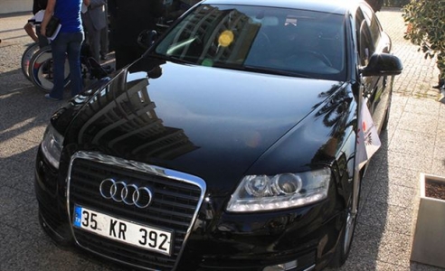 Belediye başkanı borç ödemek için makam aracını sattı