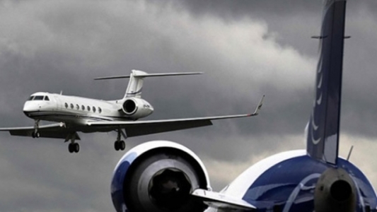 Havada çarpıştılar