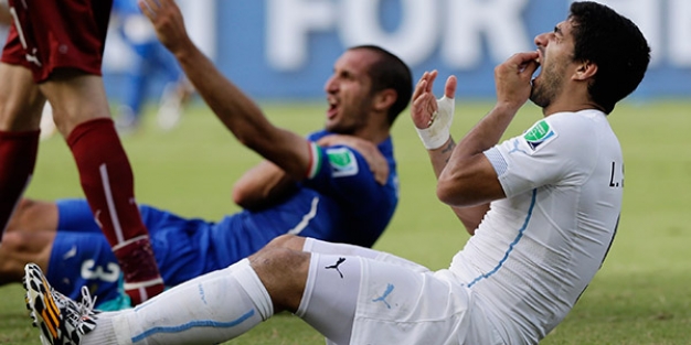 Suarez ısırmadan yapamıyor!