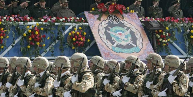 İran askerine hazır ol emri