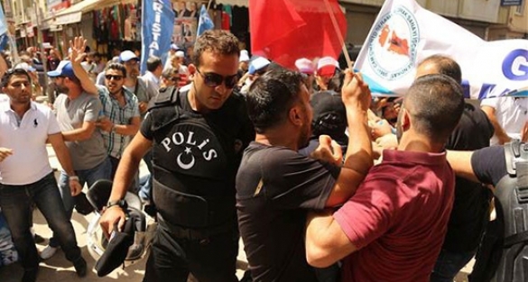 AK Parti önünde Şişecam eylemi