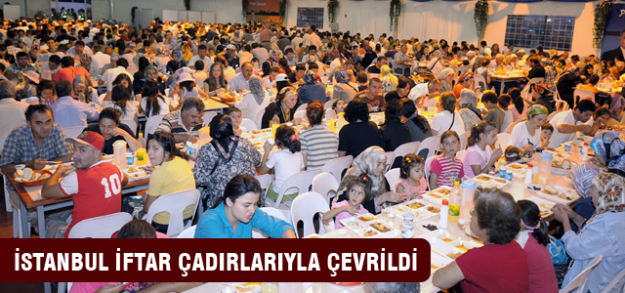 İstanbul iftar çadırlarıyla çevrildi