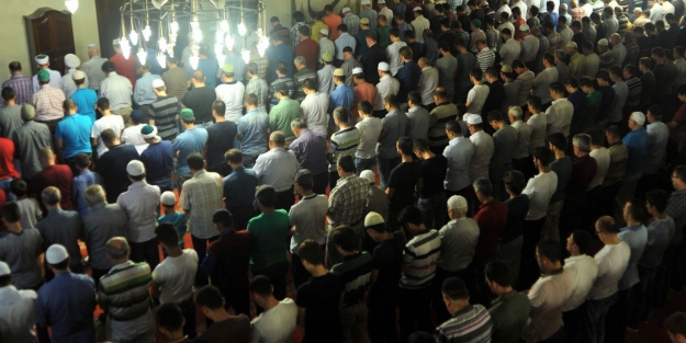 İlk teravih namazında camiler doldu taştı