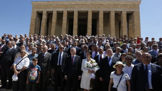 İhsanoğlu'ndan Anıtkabir ziyareti