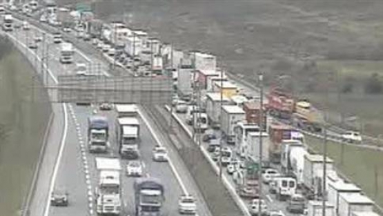 Zincirleme kaza TEM'i kapattı