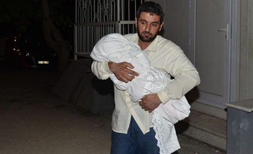 Bebeğinin naaşıyla hastane hastane gezdi