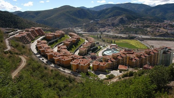 AK Parti'nin kamp yaptığı o otel satıldı!