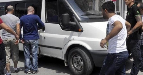 Tavuk tartışmasında 3 yeğenini öldürdü