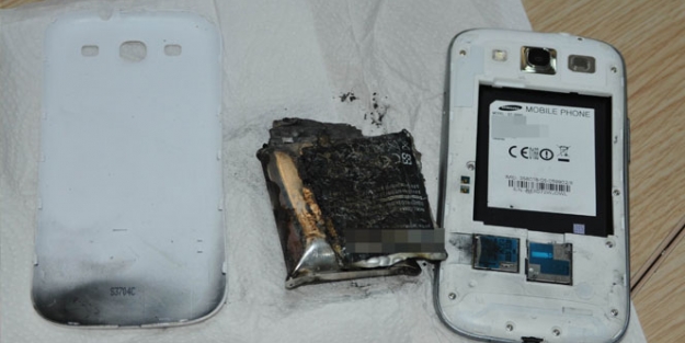 Cep telefonu konuşurken patladı