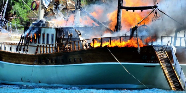 2 milyonluk yat alevler içinde