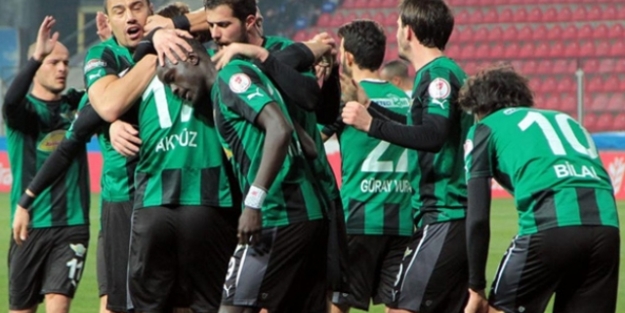 Akhisar'da 11 futbolcu kovuldu