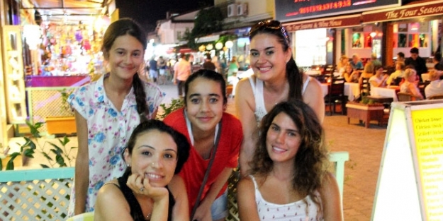 Survivor güzeli stres atıyor
