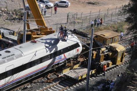 YHT kaza yerinden kaldırıldı