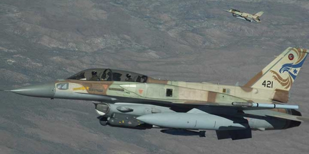 İsrail Gazze'yi vurdu