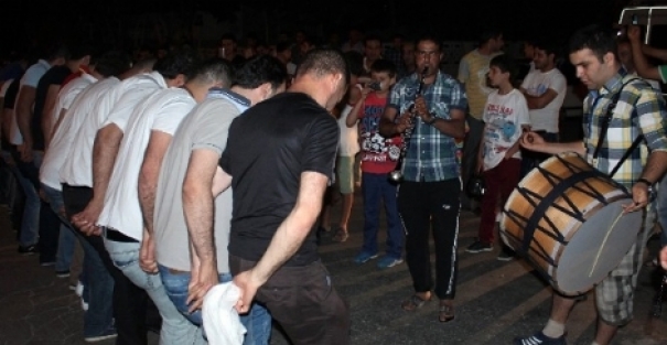 Vatandaşlar sahura oynayarak kalkıyor