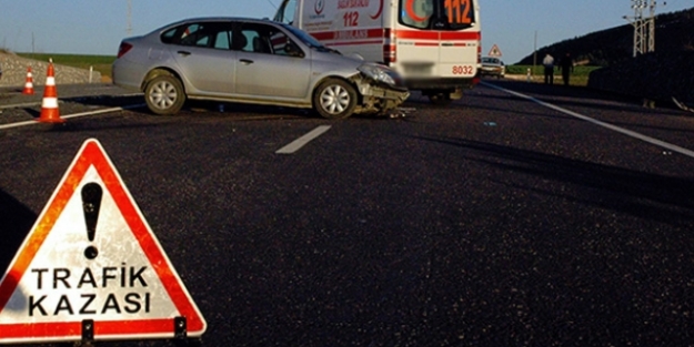 Akseki'de trafik kazası: 2 ölü, 1 yaralı