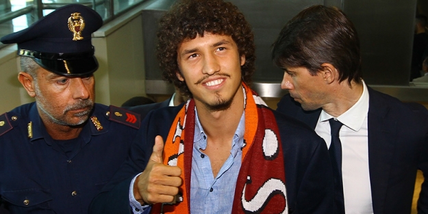 Salih Uçan imza için Roma'da