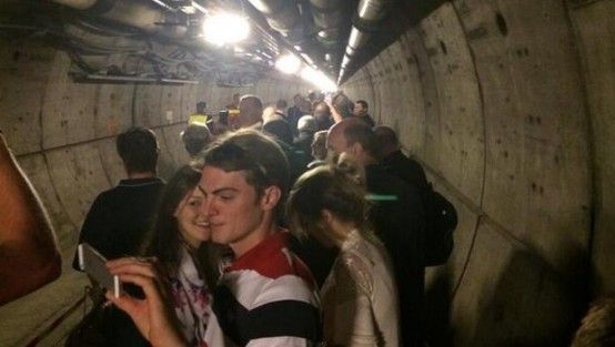 Manş Tüneli'nde sıkışıp kaldılar