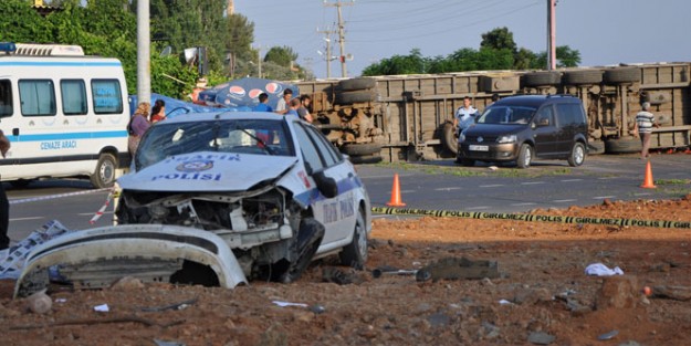 TIR polis arabasını biçti: 1 şehit!