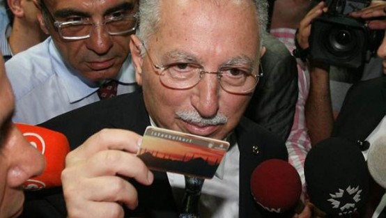 İhsanoğlu, akbille Marmaray'a bindi