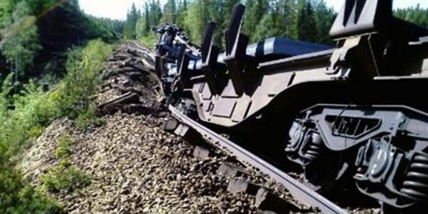 Asit taşıyan tren devrildi!