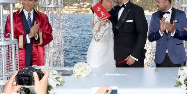 Dinçöz'e evlilik sözleşmesi şoku!