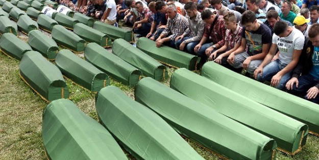 Soykırımın 19. yıldönümde toprağa verildiler