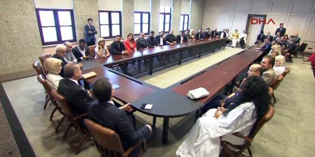 Erdoğan sanatçı ve sporcularla özel görüştü