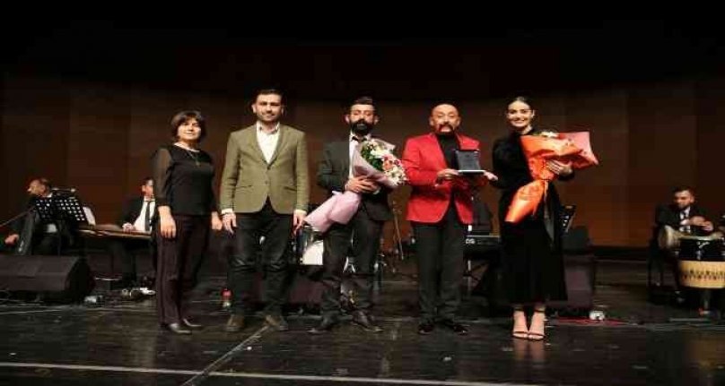 Bursa'da Elif Buse Doğan'la müzik dolu gece