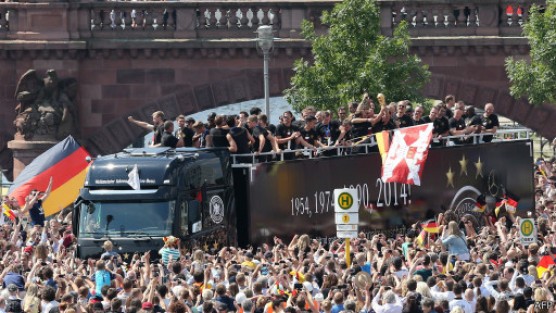 Panzerlere çoşkulu kutlama!