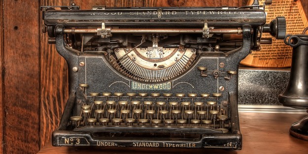 Daktiloya dönüş başladı!