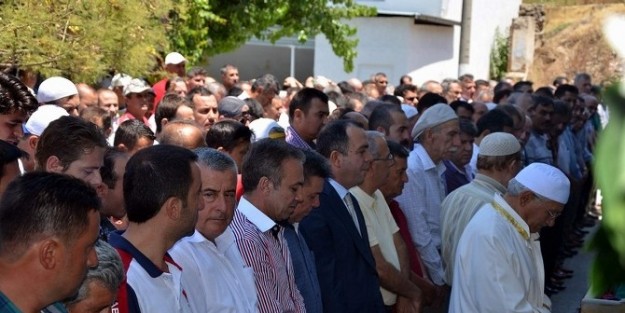 Gençlik Hizmetleri Ve Spor İl Müdürü Akın’ın Annesi Toprağa Verildi