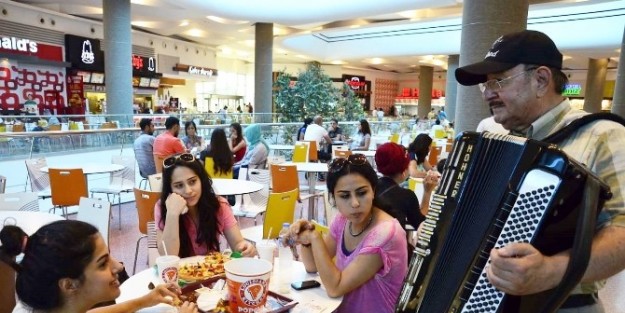 Akordiyon Dinletisi İle İftar Vakti