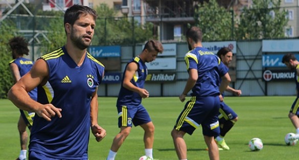 Diego Ribas'ın elini kopartıyordu