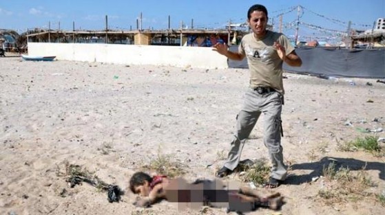Sahilde oynayan çocukları vurdular